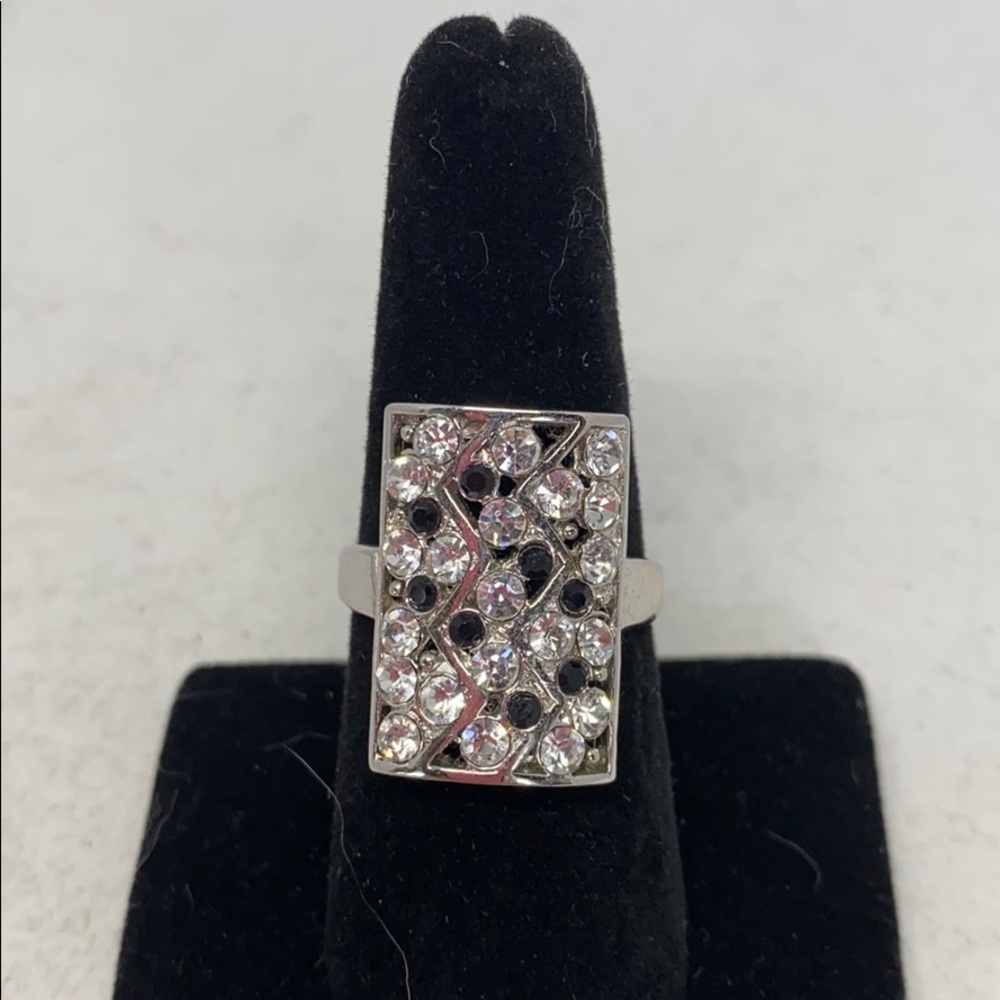 2/$15 😀 Vintage clear and black crystal ring